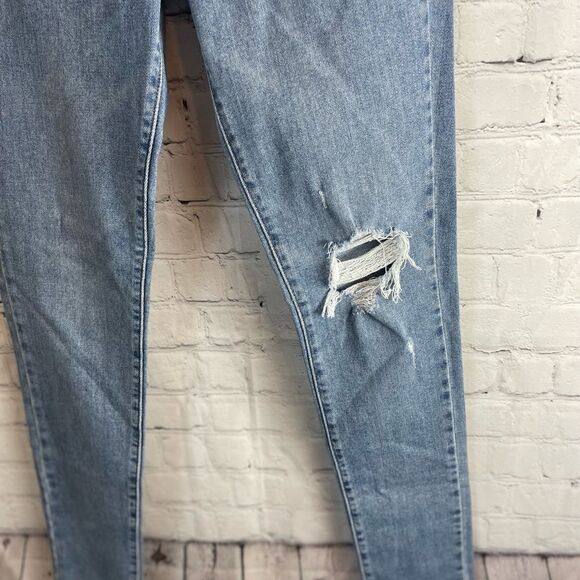 Levi’s 711 Skinny Jeans Size 29 Light Wash - Picture 2 of 6